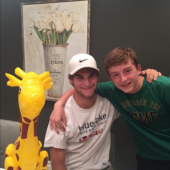 Meet your Posher, Lisa - Picture 3 of 4